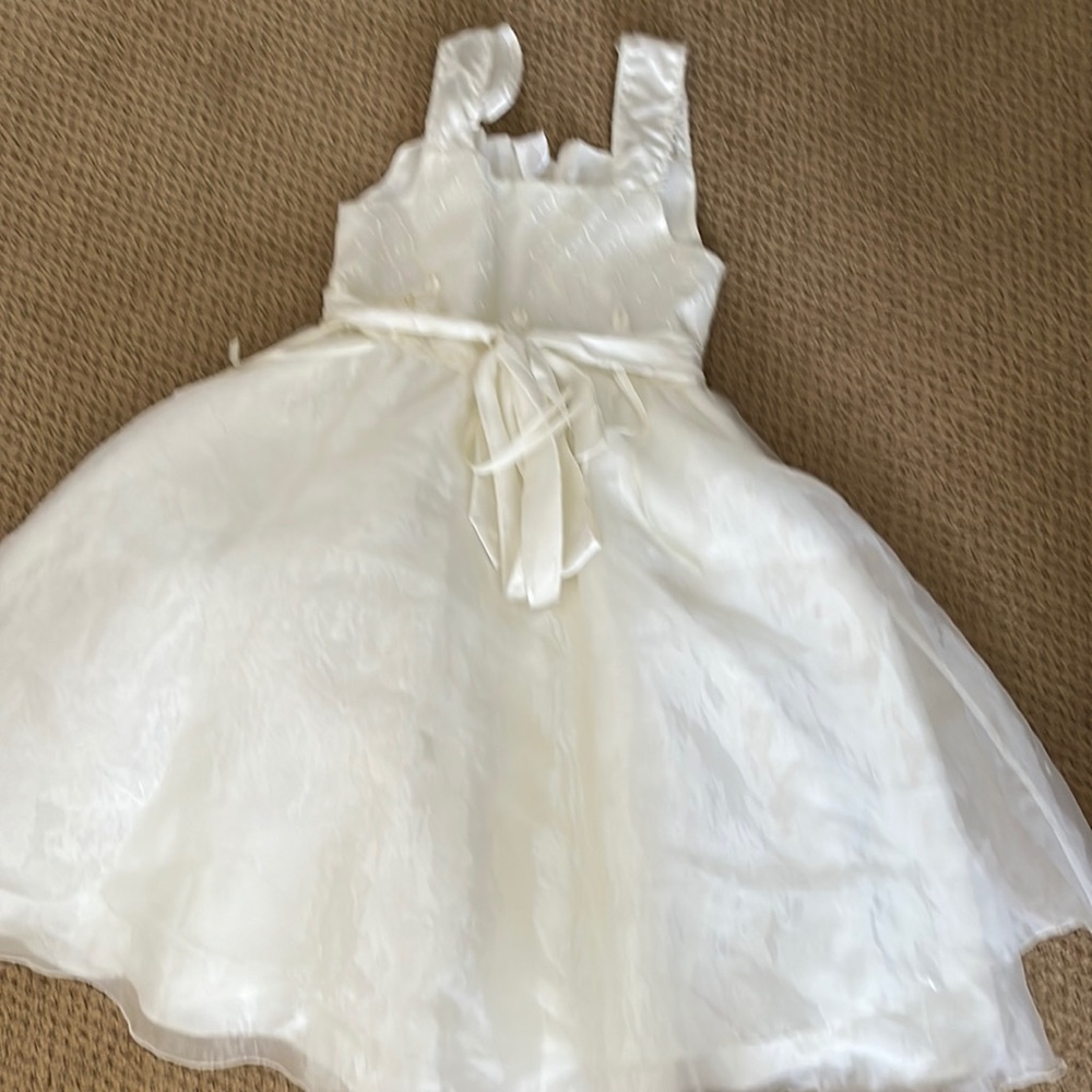 Flower girl wedding dress multilayered sleeveless dress white tie waist size 7